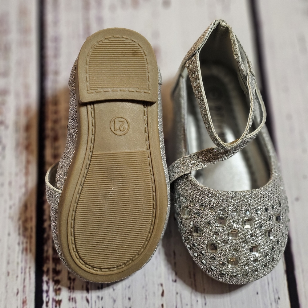 Belladia Silver - Picture 2 of 3